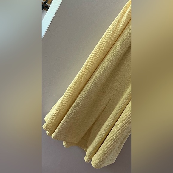 Women’s H&M Crinkled Smocked-Bodice Spaghetti Strap Summer Dress - Picture 8 of 11